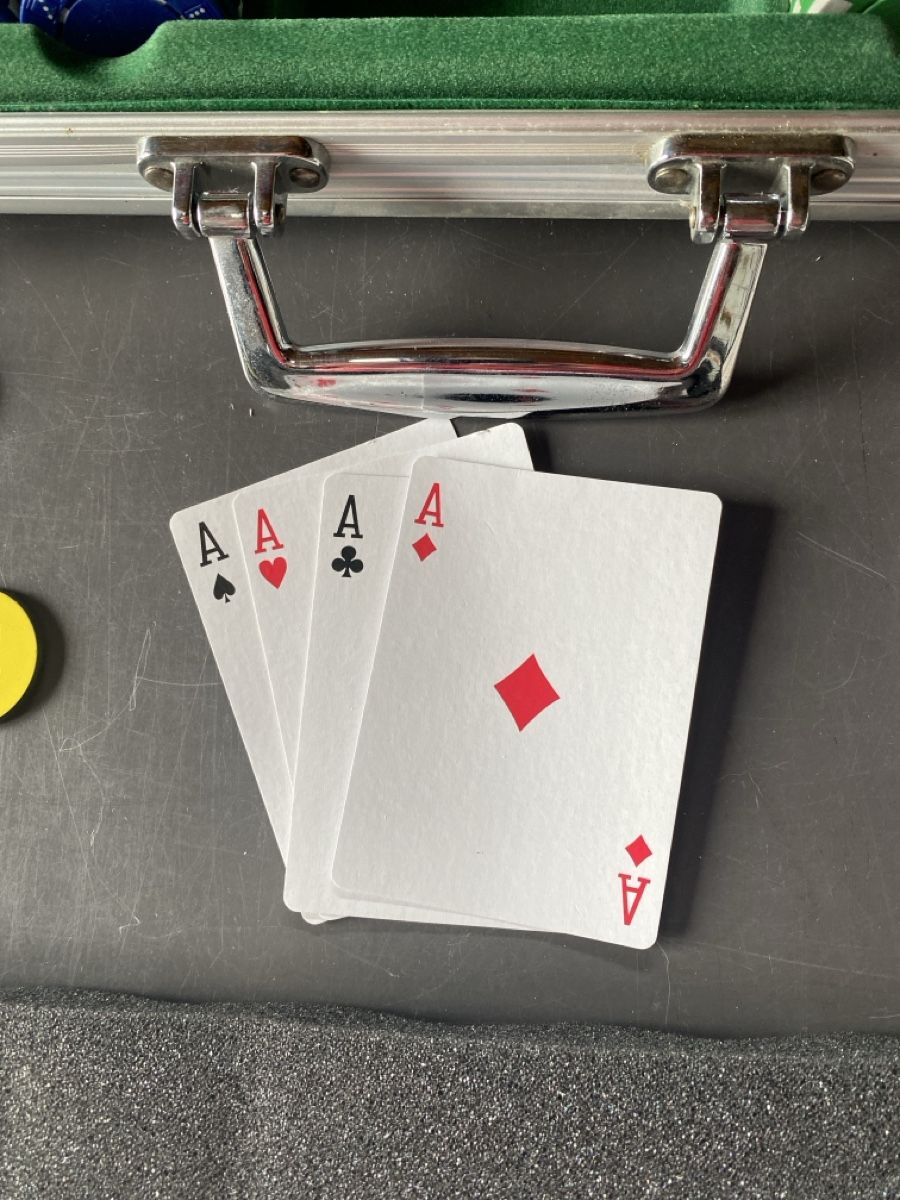 Giochi: Poker Range Set mit 500 Chips – Nuovo (secondo la descrizione) da Solothurn venduto da Bebbimich0 1