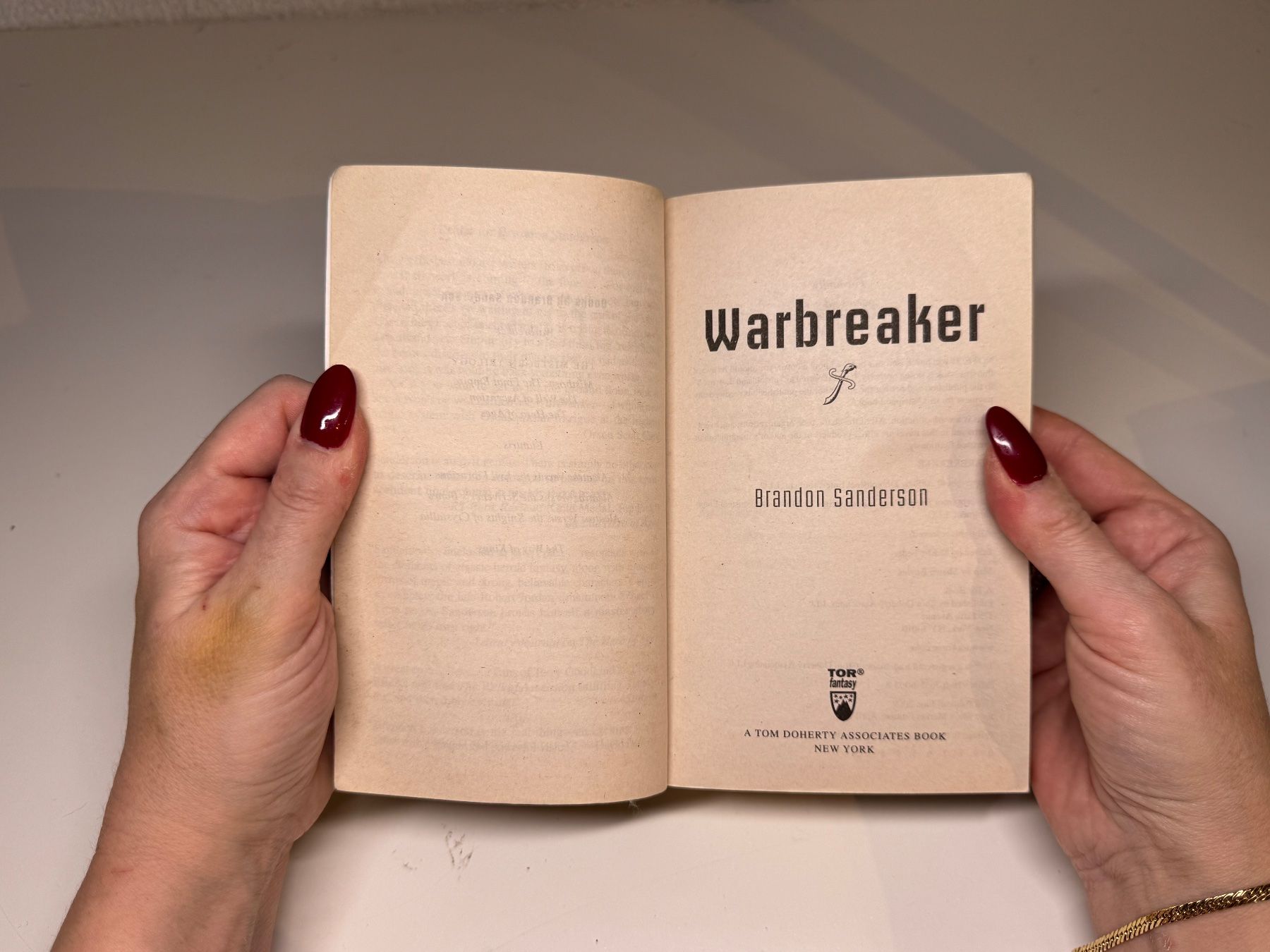Libri: NOVEL: Brandon Sanderson, Warbreaker – Usato da Grosswangen venduto da English_books 2