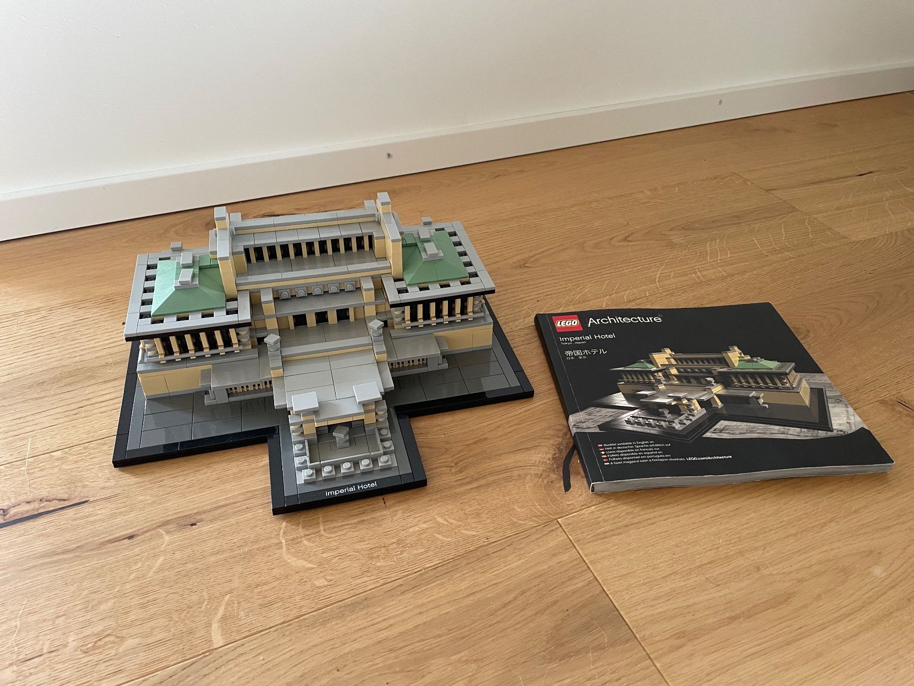 Lego Kit di costruzioni: Lego Architecture - 21017 Imperial Hotel – Usato da Salmsach venduto da ram82