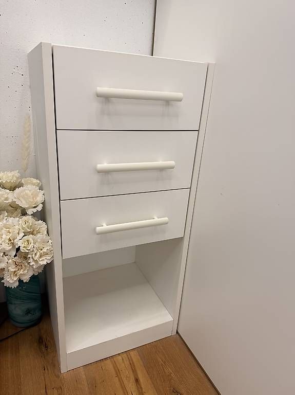 Commodes: Kommode mit Schubladen – D'occasion à Luzern par e_r_s98p