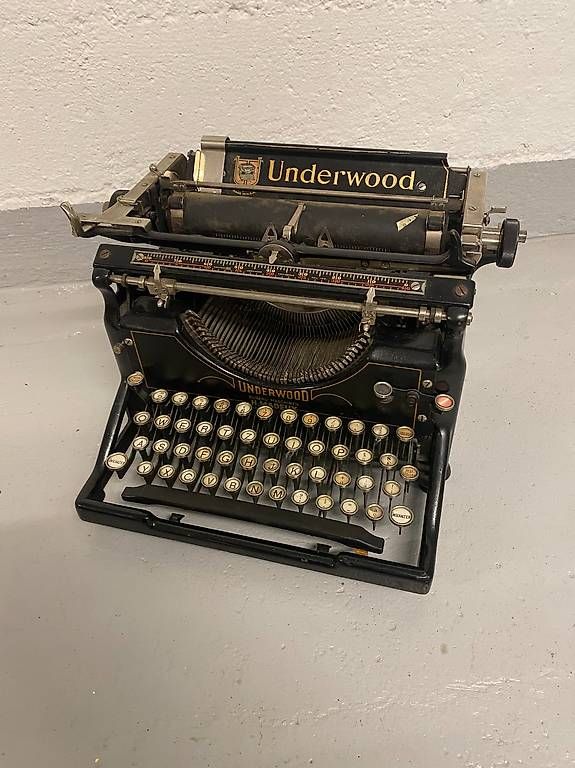 Underwood Macchine da scrivere: Antike Schreibmaschine Underwood – Usato da Zürich venduto da d-i-a-n-a