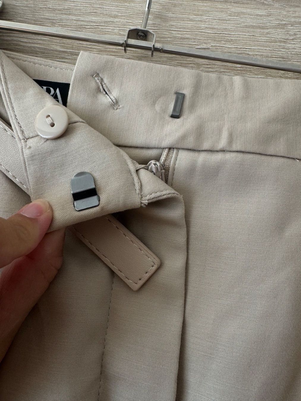 Zara Pantaloni: Short beige chic – Nuovo (secondo la descrizione) da Montreux venduto da Izapechee 2