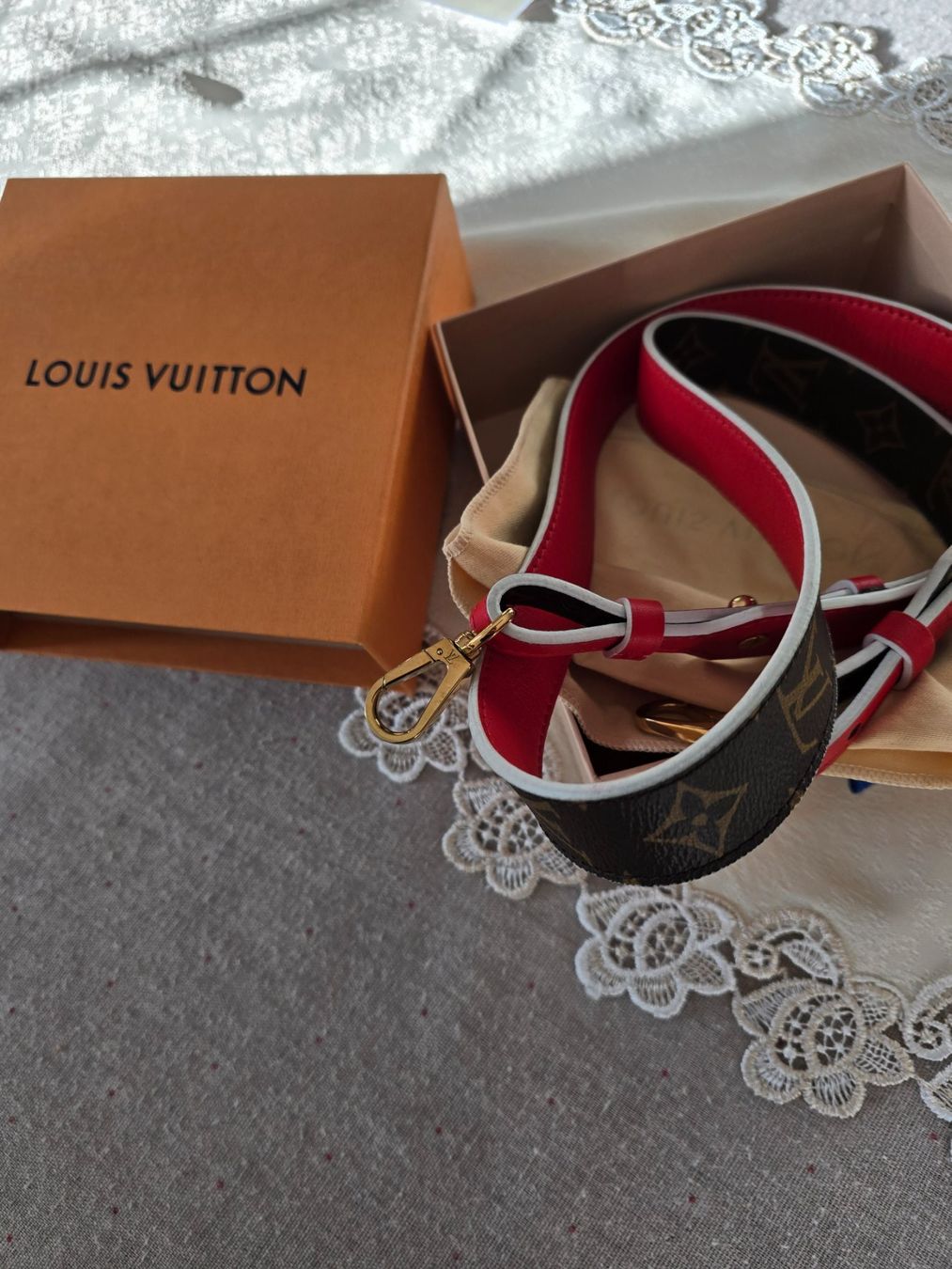 Louis Vuitton Altro in  Abbigliamento & Accessori: Louis Vuitton Schulterriemen NEU – Nuovo (secondo la descrizione) da Bottmingen venduto da sandy_2 1