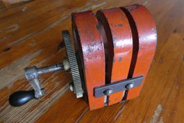 vieux tracteur ou moteur stationnaire