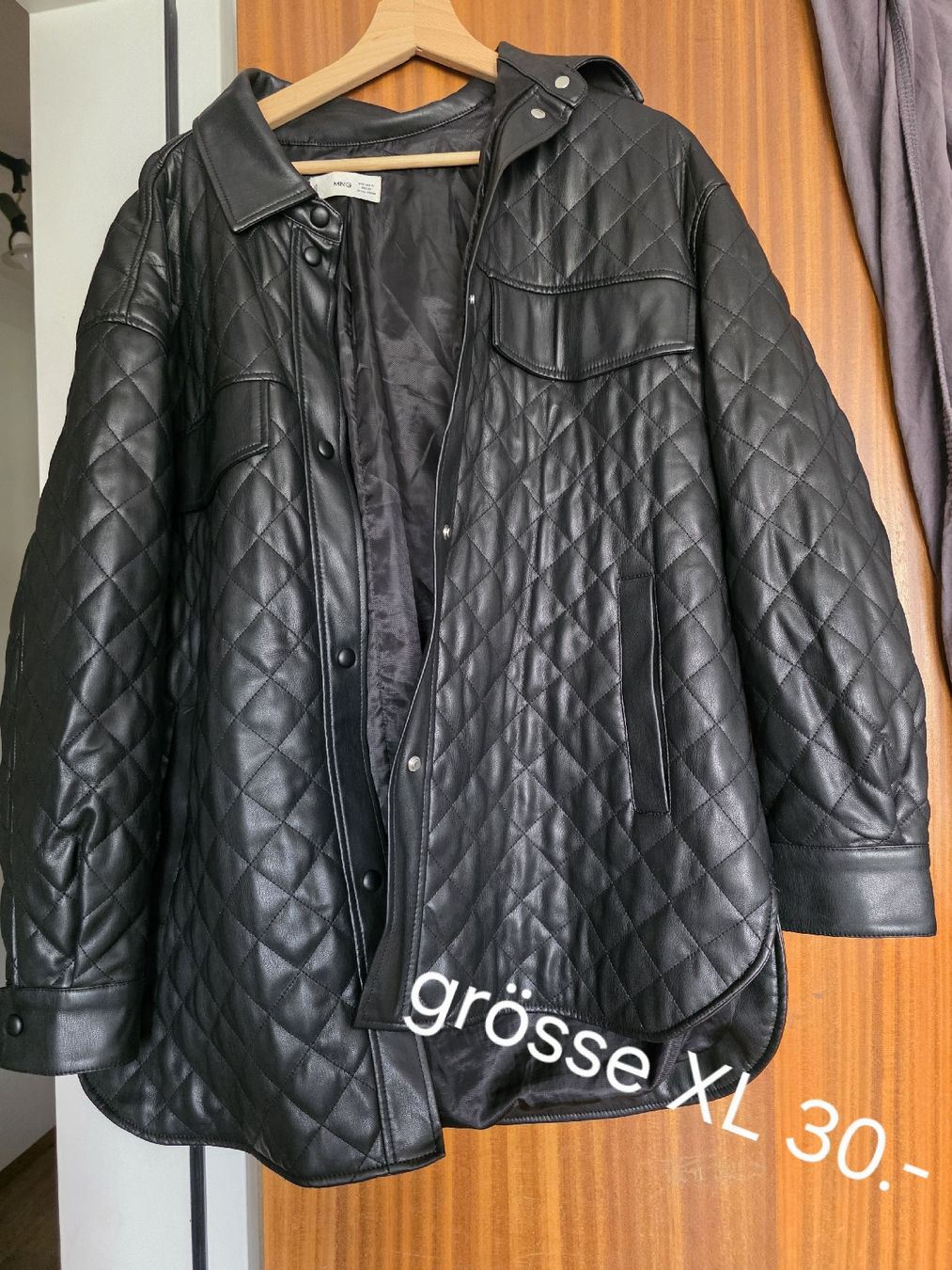 Jacken: Steppjacke schwarz Grösse XL  – Gebraucht aus Büsserach von Seve23.