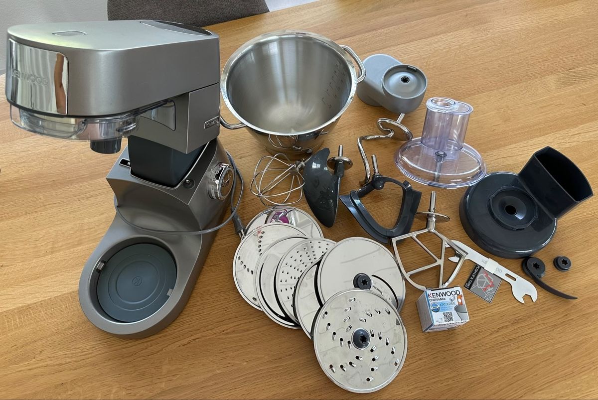 Kenwood Appareils de cuisine: Kenwood Chef titanium 1500 watt – D'occasion à Ausserberg par saria00 1
