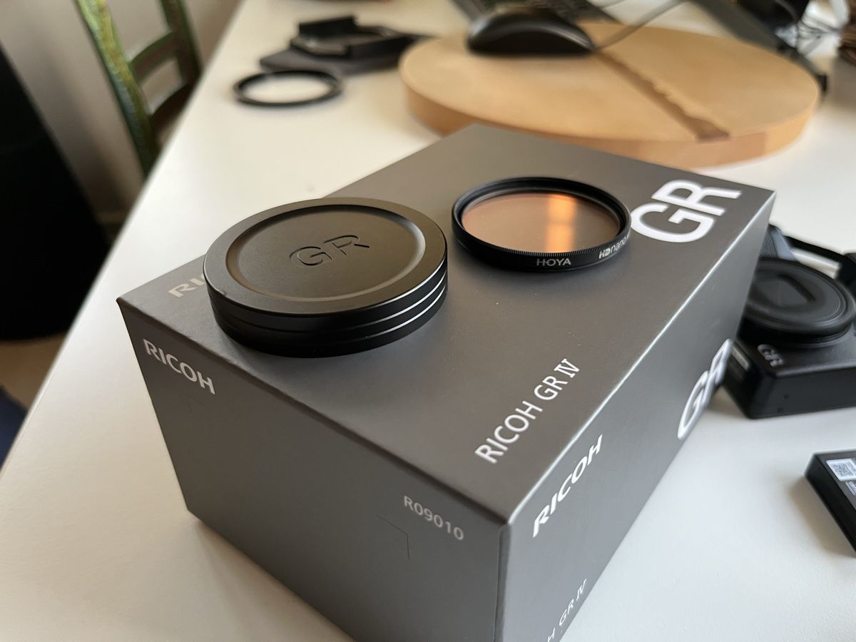 Ricoh Fotocamera: Ricoh GR IV with accessories – Usato da Küsnacht ZH venduto da dig_7bgy 3