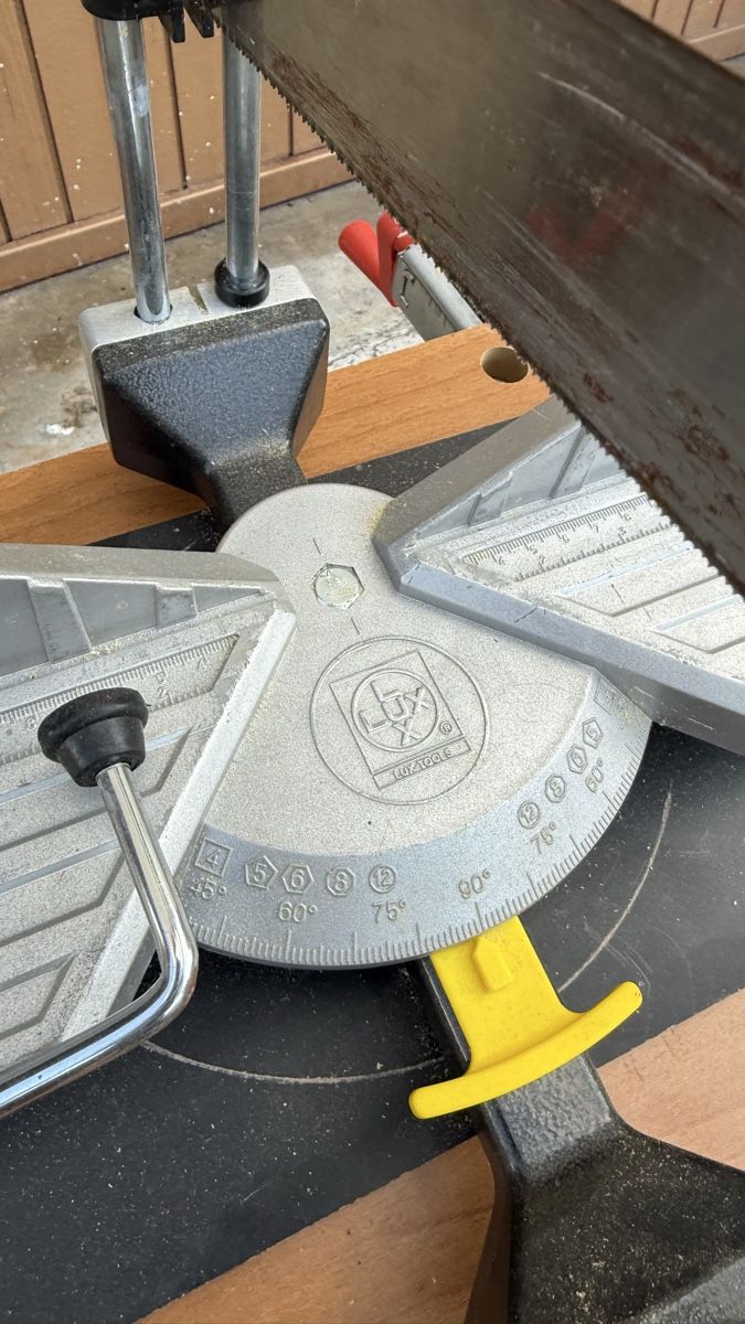Lux Scies: Scie à onglets manuelle Lux Tools avec établi pliable – D'occasion à Belfaux par qwertz_1234 1