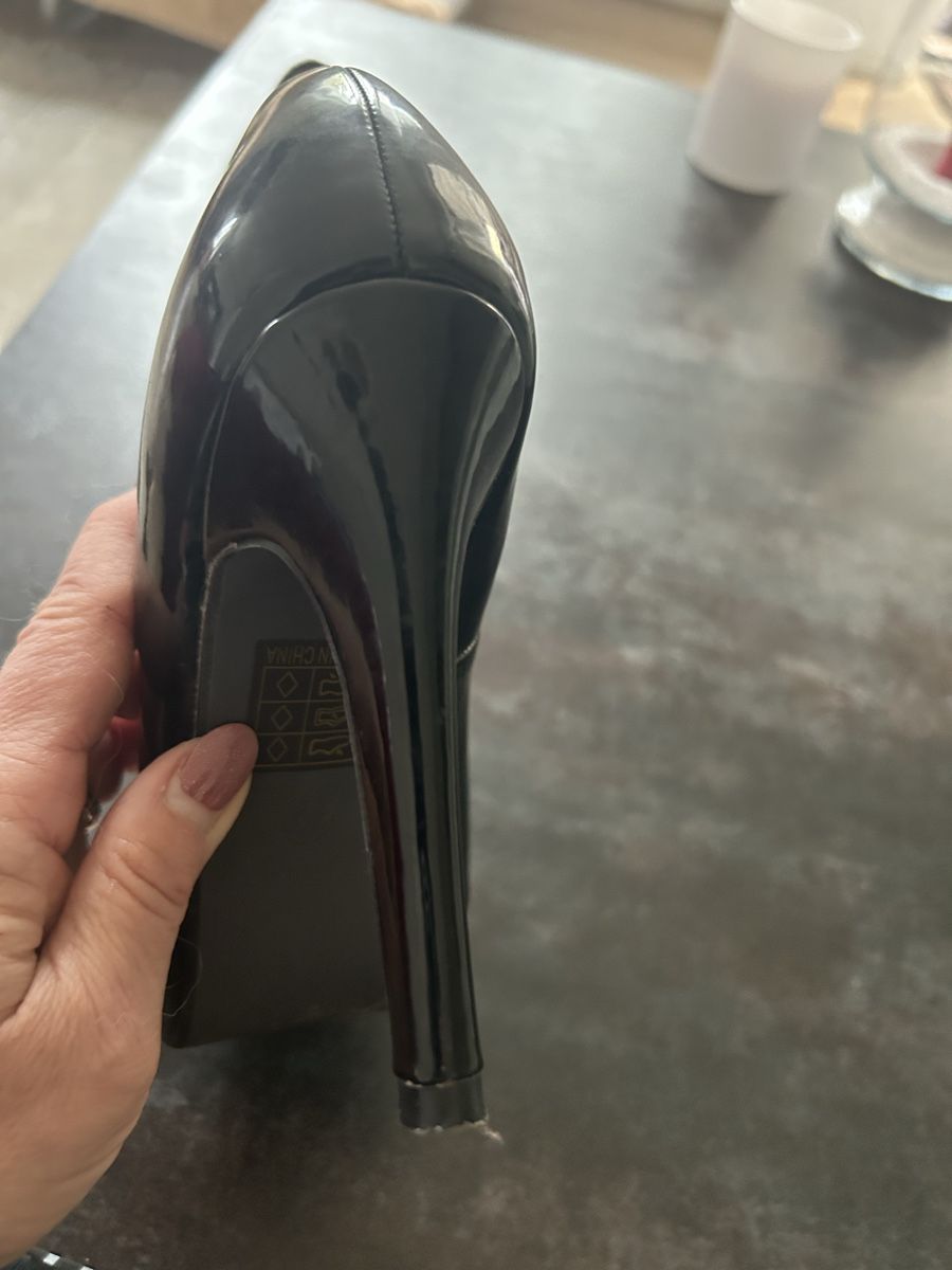 Scarpe da donna: Schwarze Lack Pumps, Gr. 36, – Usato da Münchenstein venduto da xenja09 3