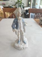 Süße Porzellanfigur Rokoko Kavalier mit Lüsterglasur (ca. 19