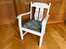 Antiker Stuhl mit Armlehne, Weiss, Vintage Look!