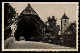 AK Aarberg, Alte Brücke, Straßenpartie mit Kirchturm