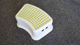 IKEA FÖRSIKTIG Kinderhocker  weiss/grün