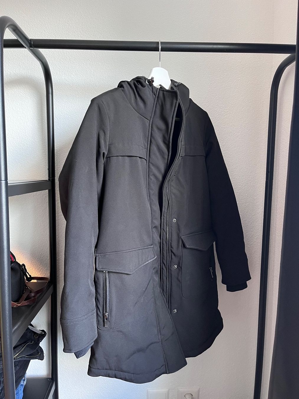 Only Giacche: Winterjacke Schwarz – Usato da Zürich venduto da a.b.2025