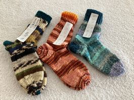1 Paar neue handgestrickte Kindersocken Nr 22/23 zur Auswahl