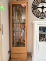 Vitrine/Schrank mit Licht, Glastüre, und Schubladen, Buche