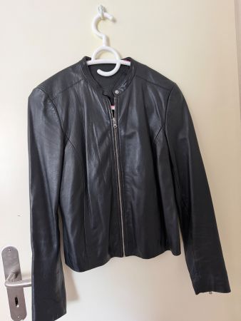 Veste en cuir noir pour femme taille S bon état