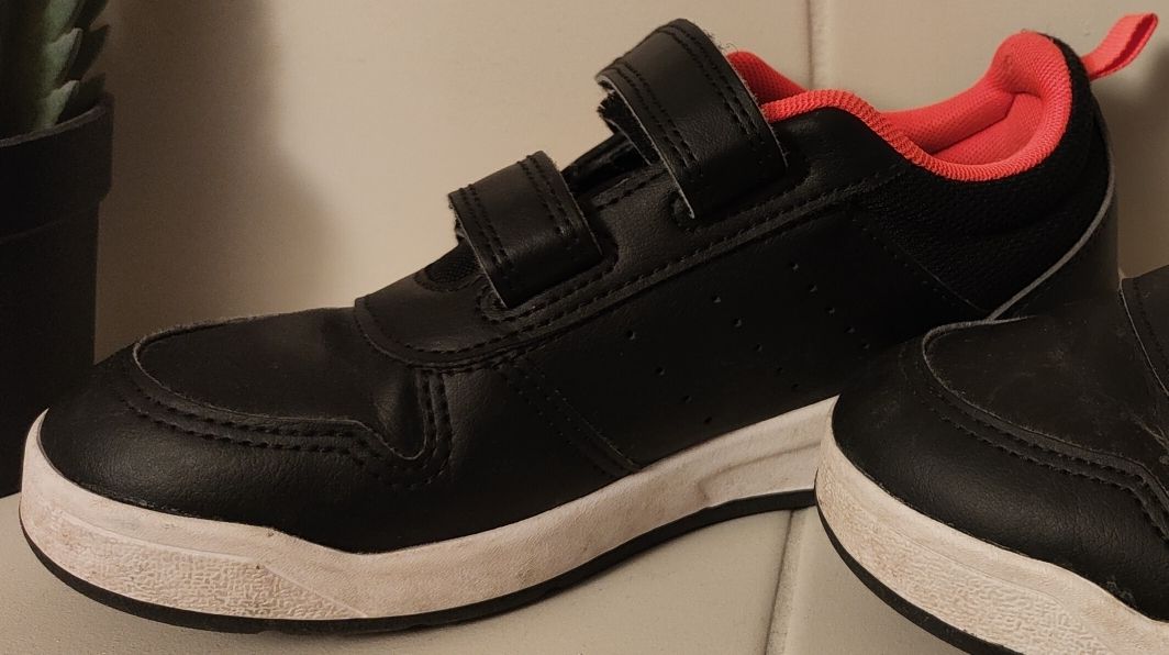 Adidas Scarpe da uomo: Baskets noires enfant scratch taille 32 adidas – Usato da fribourg venduto da pegalex