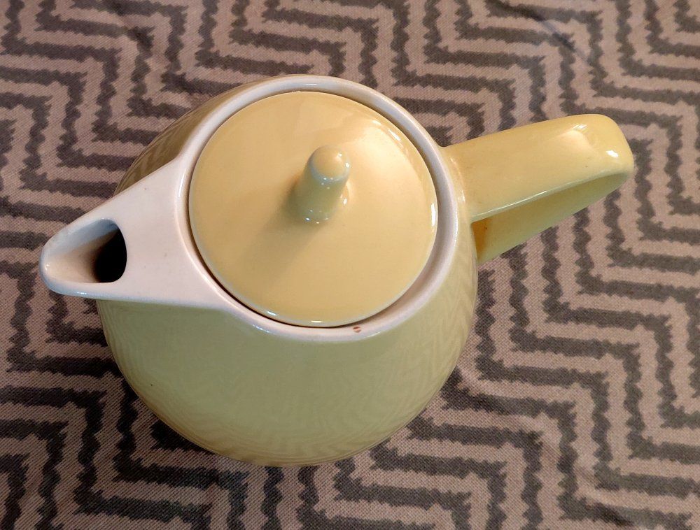 Rössler Teekannen: RÖSSLER - Rössler gelb Kaffee Krug -J38 – Gebraucht aus Morges von vimajes12 1