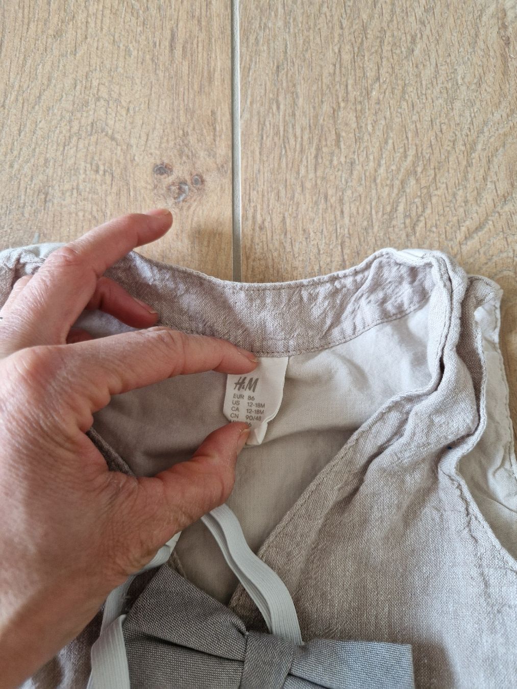H&M Lotti & Set di vestiti: Süsses Set Leinen mit Fliege Grösse 86 – Usato da Eschenbach SG venduto da SanFranciscoCalifornia 1
