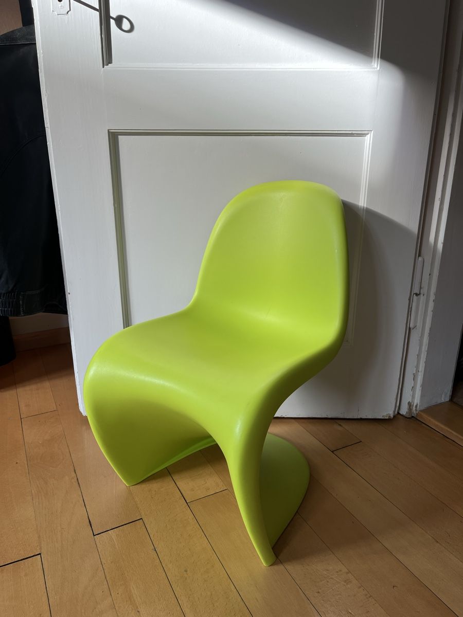 Vitra Stühle: Vitra Panton Junior Chair – Gebraucht aus Basel von and_bc5b