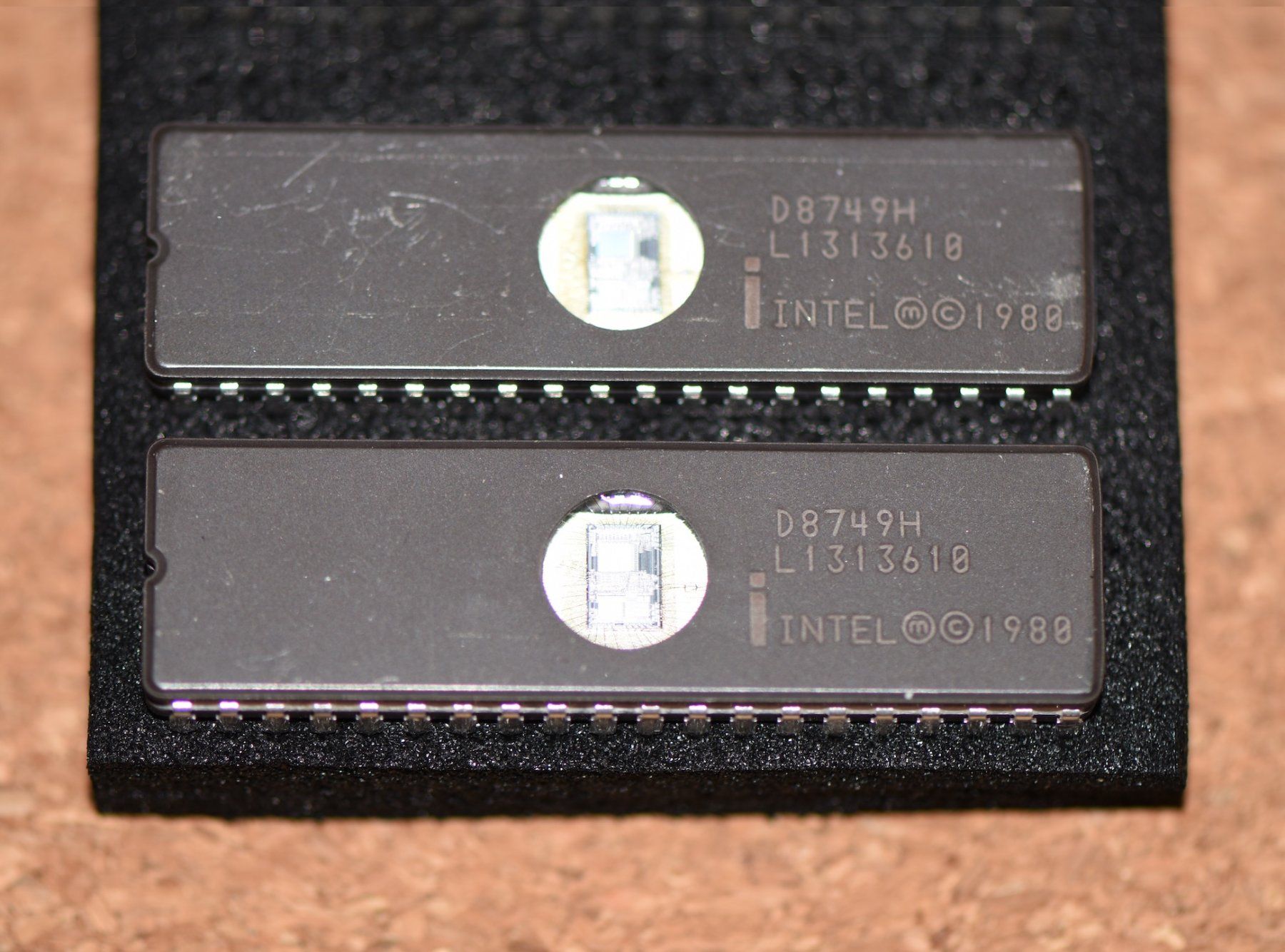 Intel Componenti elettronici: 2x IC Intel D8749H 8‑Bit Microcontroller UV‑EPROM 41180120AB – Nuovo (secondo la descrizione) da Emmen venduto da renerich 4