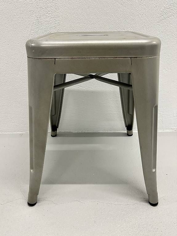 Hocker: Metallhocker im Industrial Design – Gebraucht aus Küsnacht ZH von bonitalina 1