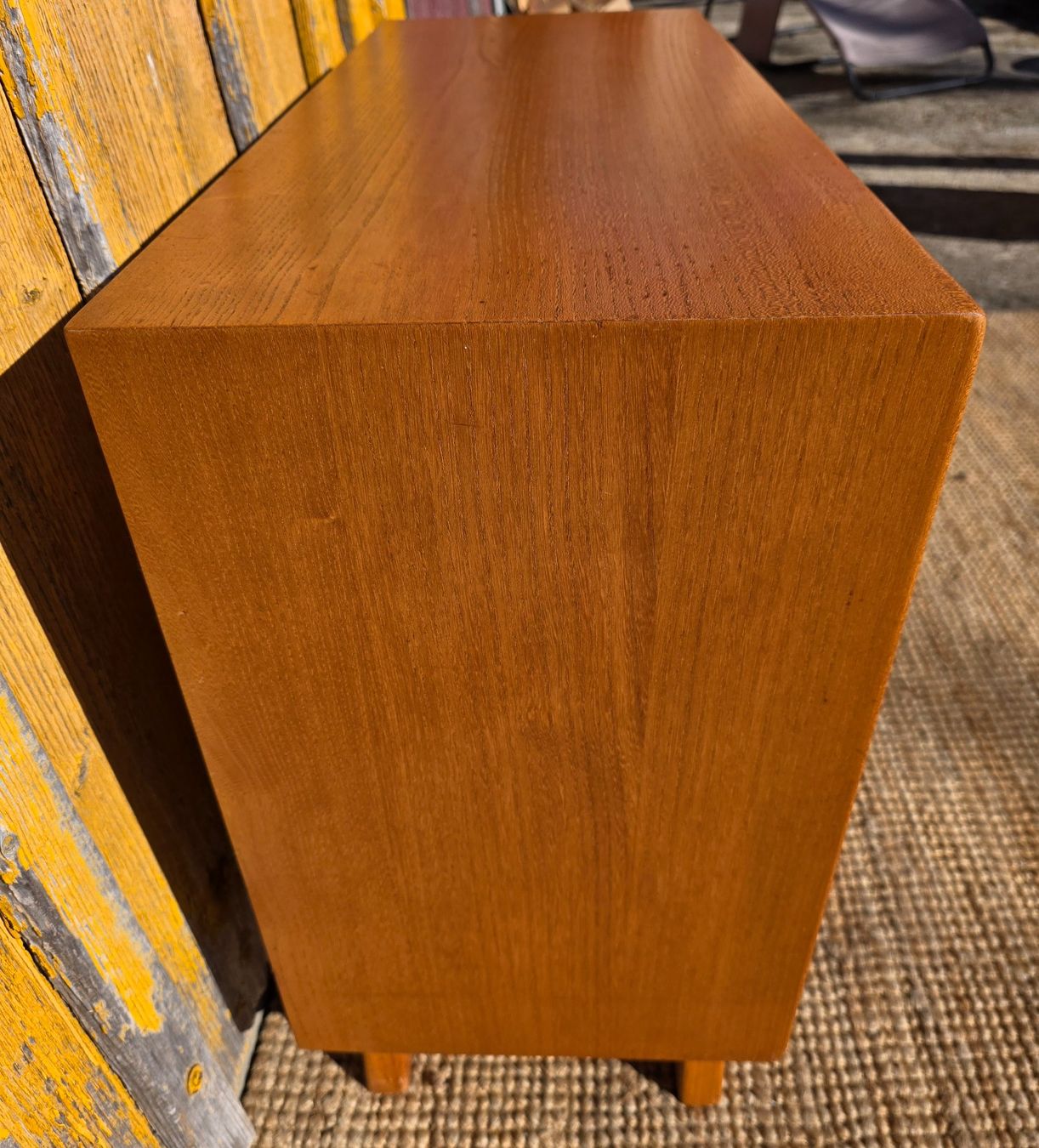 Kommoden: Mid-Century  Original Kommode Sproll style Vollmassiv Ulme – Gebraucht aus Haslen AI von Vintagelix 2