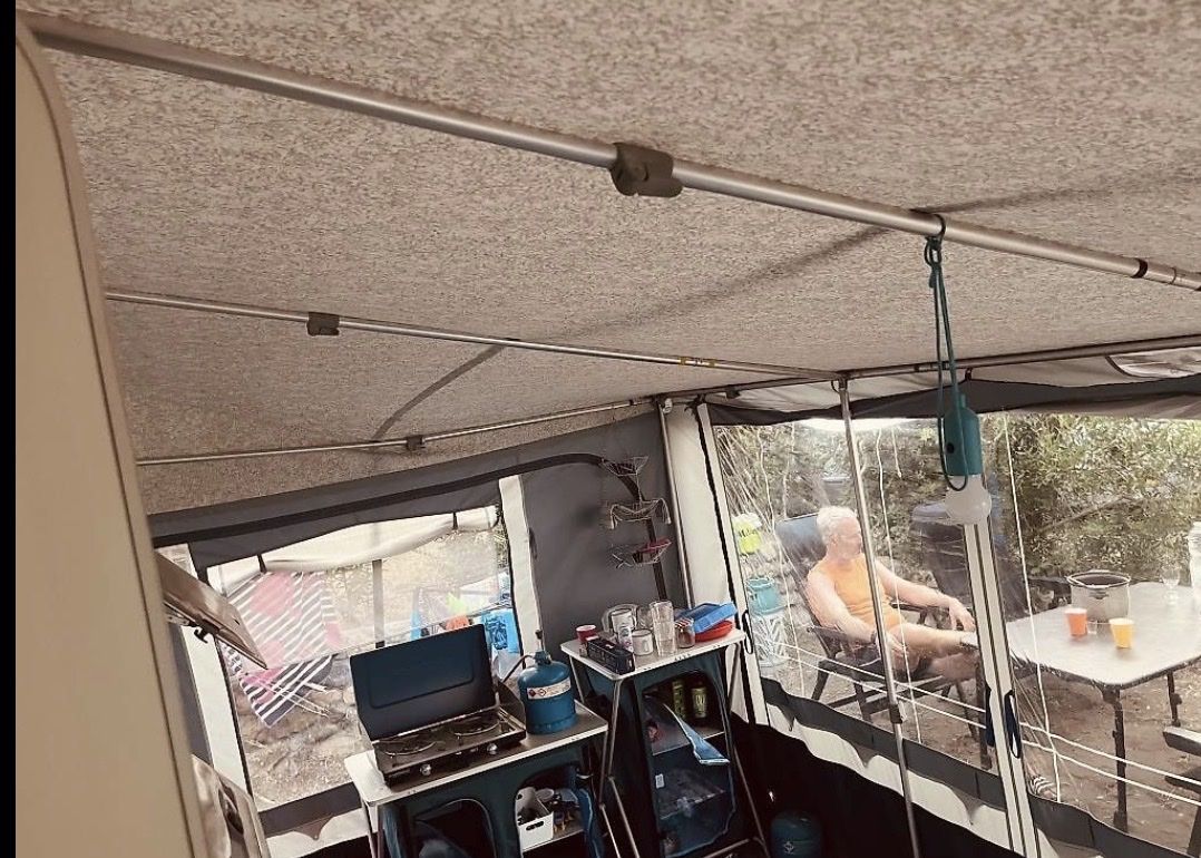 Verande & Tende da sole: Wohnwagen Vorzelt Brand – Usato da Kriens venduto da Stern82 2