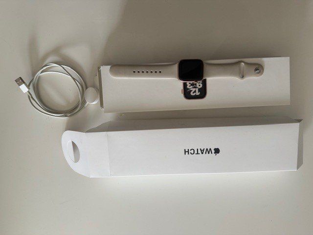 Apple Smartwatch: APPLE WATCH SE 40mm – Usato da Bellinzona venduto da nat_n2tk 1