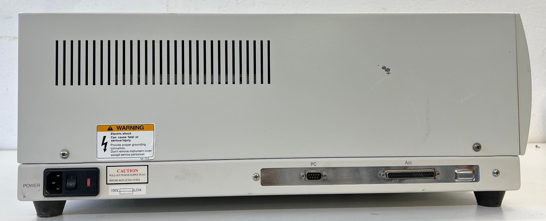 Accessori da laboratorio: Hitachi U-2810 Spektrophotometer mit 5 Cell Changer – Usato da Niederdorf venduto da LeptonAG_Labor 2