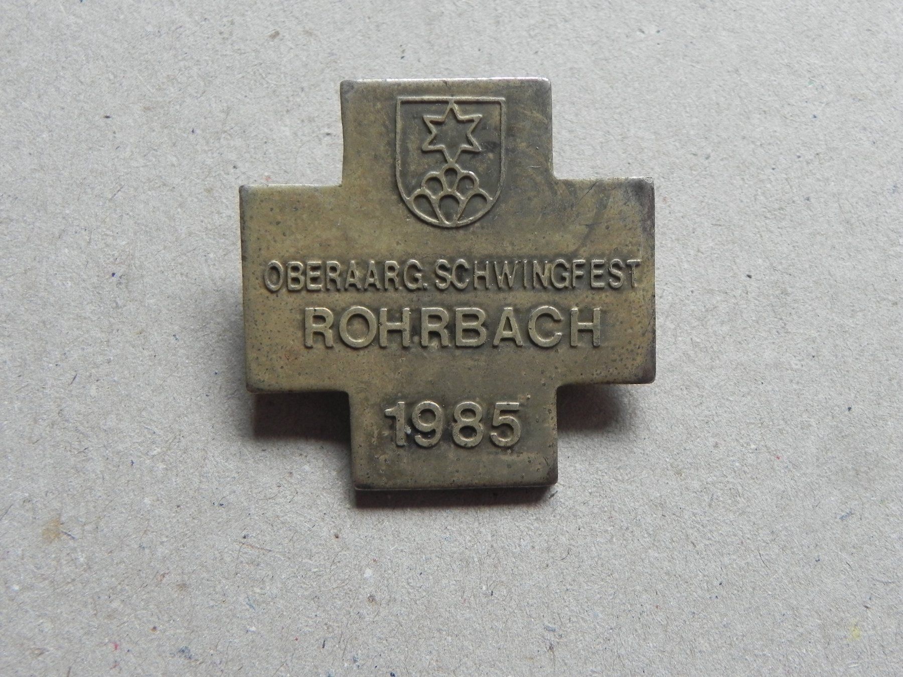 Plaketten & Abzeichen: Abzeichen Oberaarg.. Schwingfest Schwingen Rohrbach BE 1981 – Gebraucht aus Siebnen von krimsie