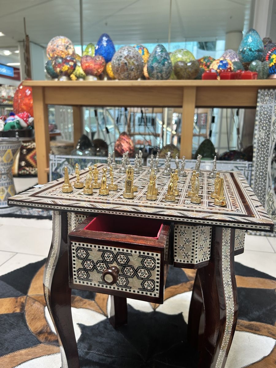 Giochi: Magnifique table et échiquier en nacre – Nuovo (secondo la descrizione) da Montreux venduto da Ciel1820 2