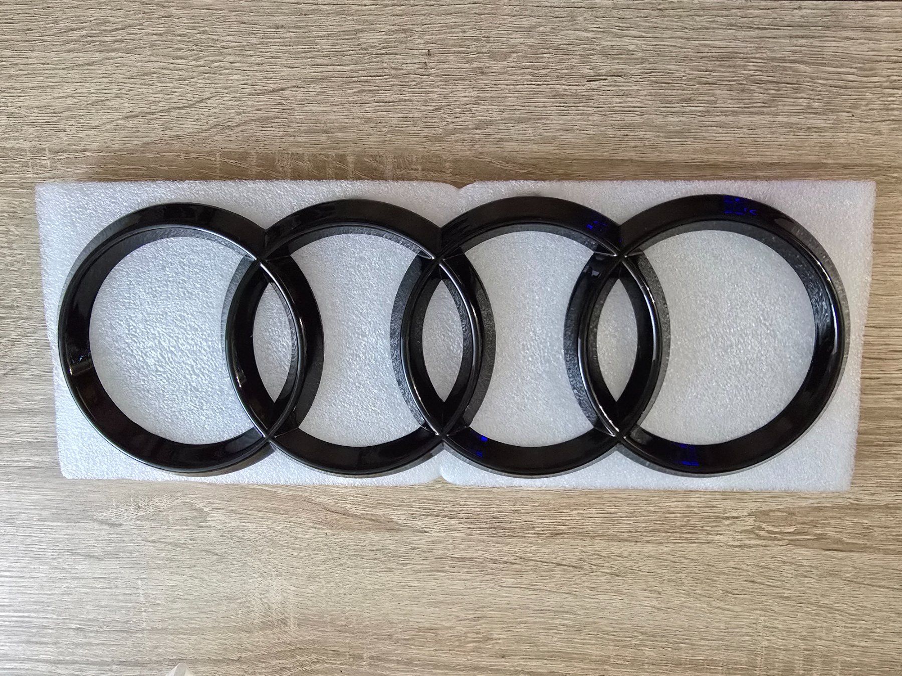 Audi Alle Autoersatzteile: 4 Ringe 315mm Audi Schwarz Glanz – Neu und originalverpackt aus Bellikon von Kekko11