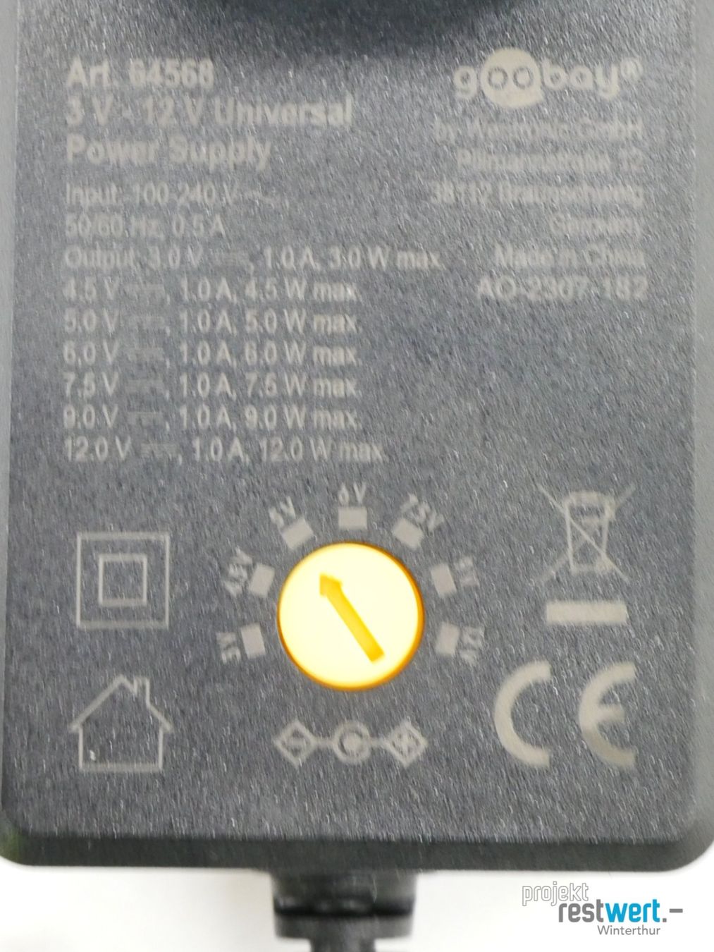 Unità & Adattatore: GOOBAY Universal-Netzteil 3V-12V, 64568 – Nuovo (secondo la descrizione) da Winterthur venduto da Restwert_Winterthur 3