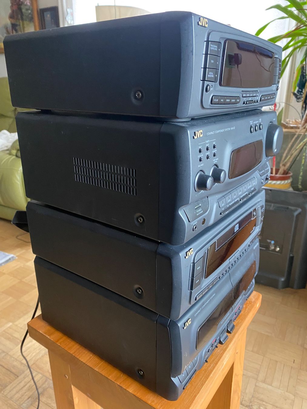 JVC Radio: JVC Kompakt-Stereoanlage – Usato da Bronschhofen venduto da Tarzanspyder 9