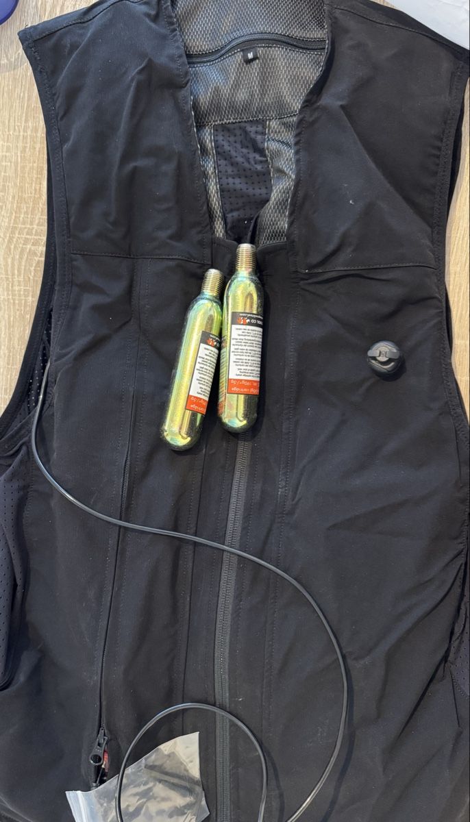 Gilet & Giacche: Gilets AirBag en M et L – Nuovo (secondo la descrizione) da Moutier venduto da berdatcassandra 1