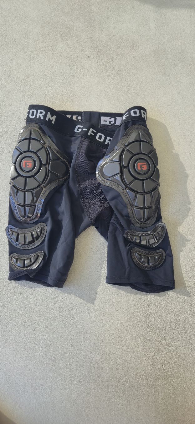Protezioni & Imbottiture: Short de protection G-form junior – Usato da Cheseaux-Lausanne venduto da stevo85