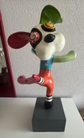 Statue chien colorée signée Jacky, haut 50cm