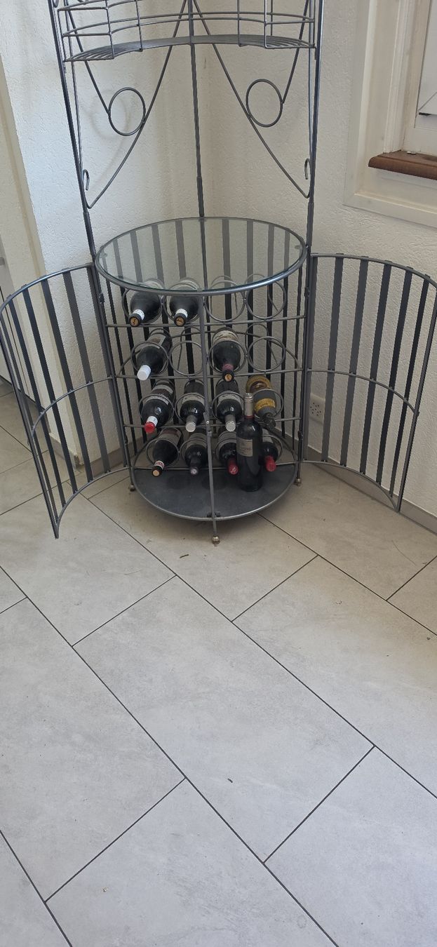 Equipement de magasin & Foires: Weinbar mit Flaschenlagerung – D'occasion à Bern par Smarts_vauva 2