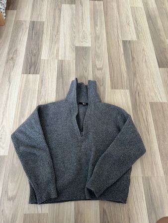 Grauer Zip Up Sweater von Uniqlo, Grösse S aber eher XS