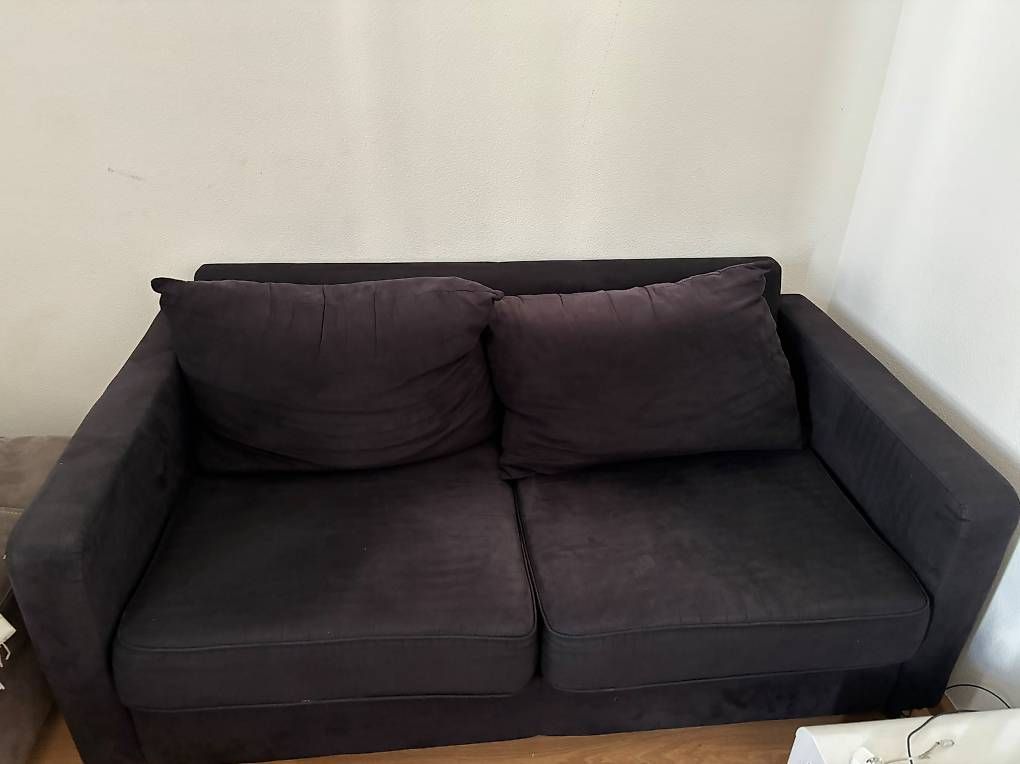 Divani: 2-Sitzer Sofa schwarz  bequem & modern  CHF 130 VB – Usato da Basel venduto da fab_j8jq 1