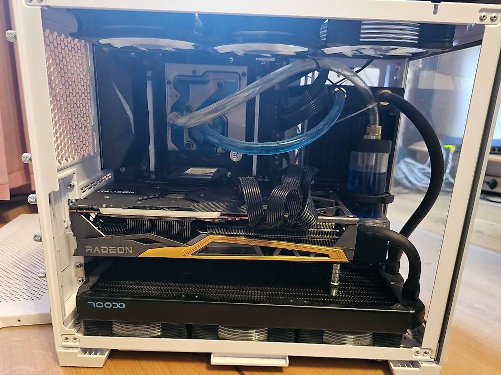 Gaming/Videoschitt PC/ Gaming Computer /Custom Loop Pc (Gebraucht) in ...
