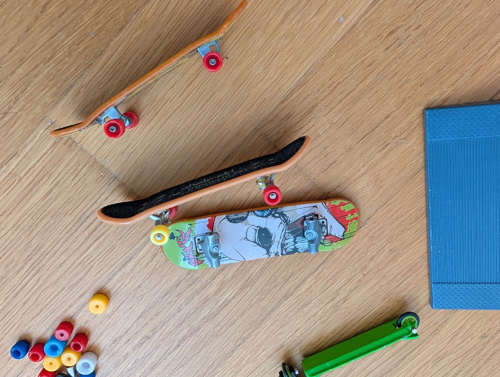 Giocattoli: Fingerboard Set mit Rampe & Scooter – Usato da Wädenswil venduto da HummerZH 4