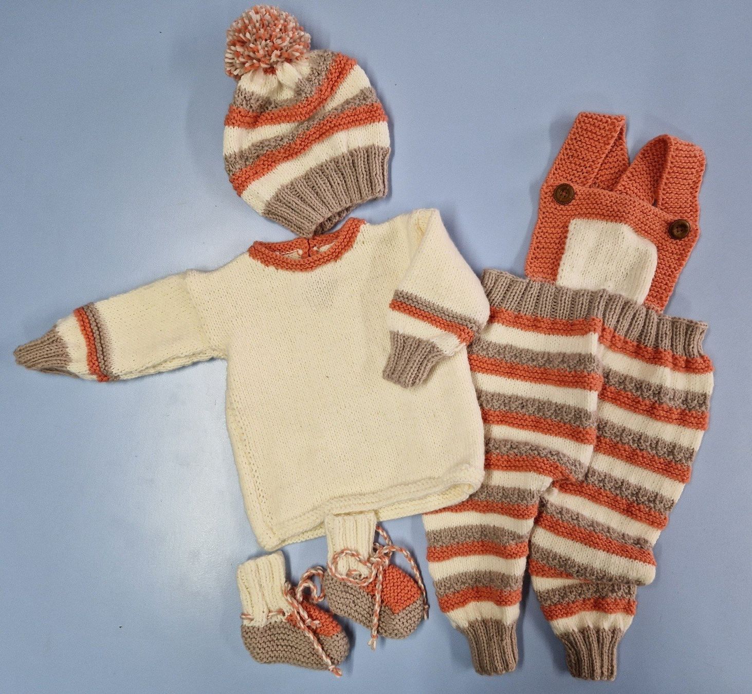 Lotti di vestiti: Ensemble tricoté MAIN 3-6 mois UNIQUE – Nuovo e nell'imballaggio originale da St-Imier venduto da goodber 2