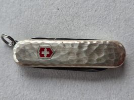 Couteau en argent Victorinox, pièce rare