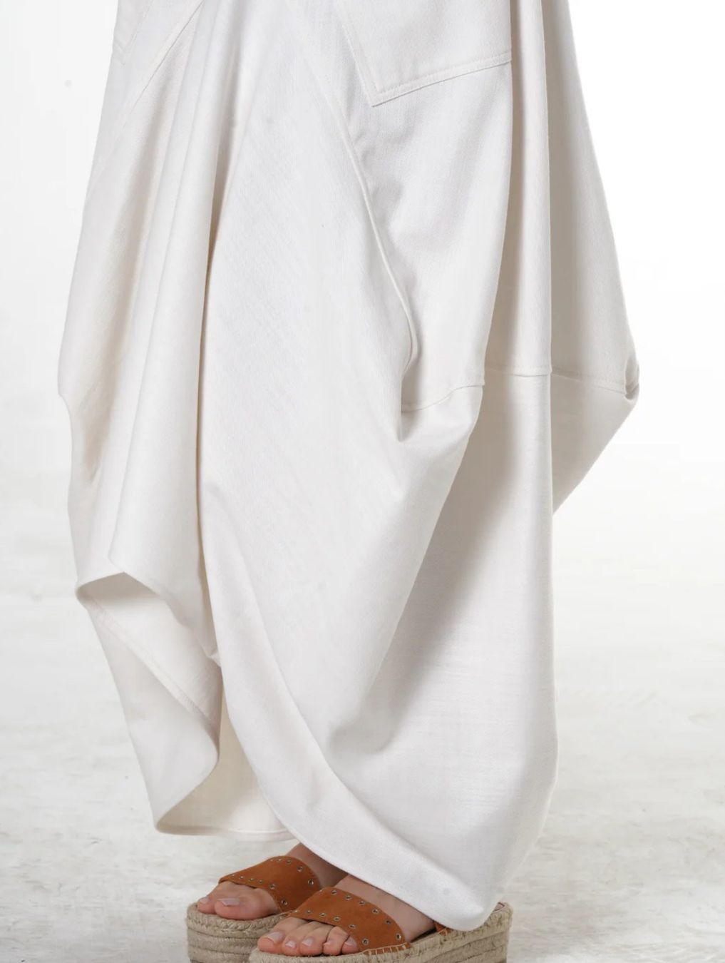 Gonne: Designer-Jeansrock in Weiss - Handmade – Nuovo e nell'imballaggio originale da Zürich venduto da Naebeli 5