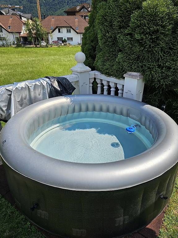 Intex Whirlpool: Whirlpool top gepflegt – Gebraucht aus Siebnen von Kakalake0 2