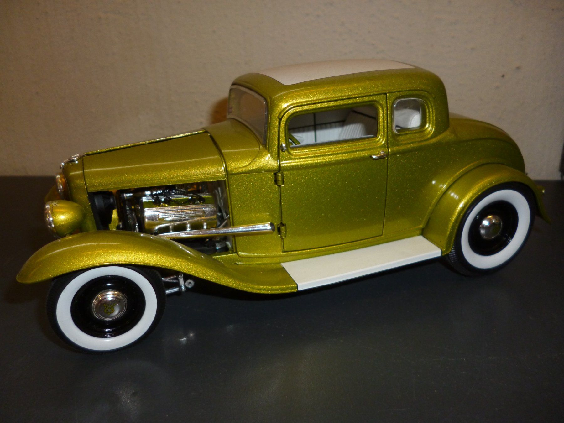 ACME Modellini d'auto: Ford 1932 Five Window "Release No.1" 1:18 ACME – Nuovo e nell'imballaggio originale da Niederwil SG venduto da Kaicorner03 3