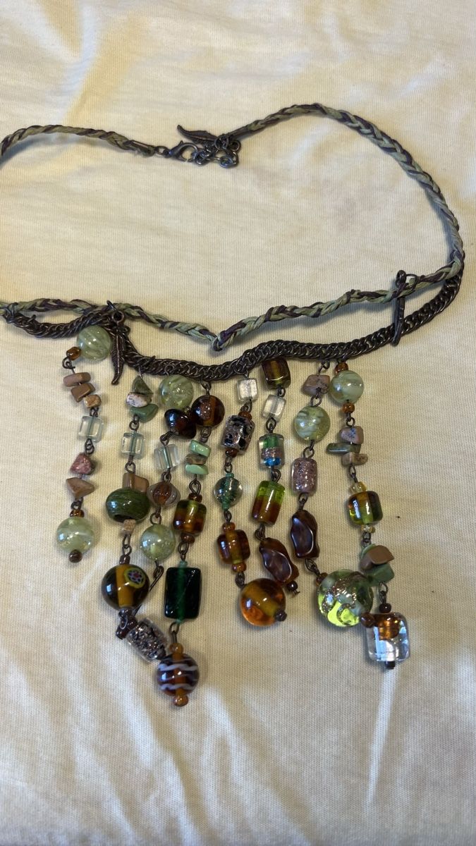 Catenine: Halskette mit Glasperlen und Steinchen  – Usato da Pratteln venduto da nt.geschenkshop